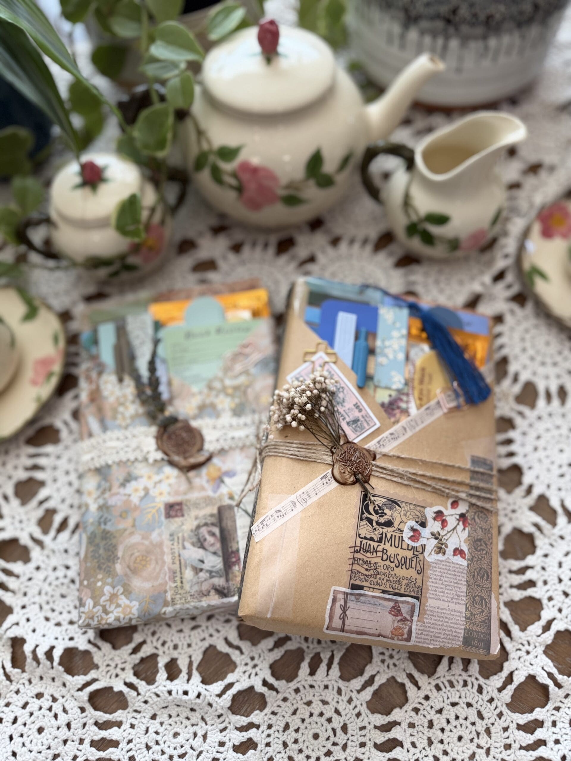 Loose Leaf & Literature | Classic Blind Book Experience - Image 2